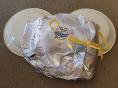 NEW Pair of Enameled Metal Cat Food – Water Dishes – Paris France Cote D’Ivoire