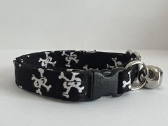 HAPPY SKULLS GOTHIC PRINT ADJUSTABLE BREAKAWAY CAT COLLAR