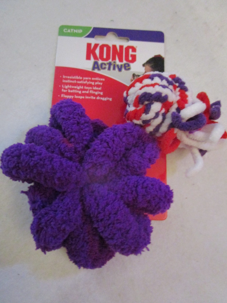 Kong Cat Kitten Active Catnip Cat Toy Yarn Scrunchie Type Red White Blue