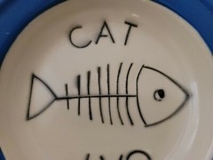 NEW Pair of Enameled Metal Cat Food – Water Dishes – Paris France Cote D’Ivoire