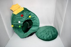 Pet Fang Christmas Cat House with Tree Shape – Cat & Dog Bed, 17.7 x 15.7 in, NW
