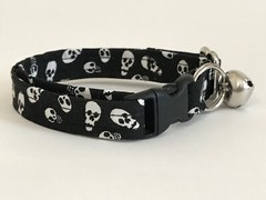 MINI SKULLS ON BLACK GOTHIC PRINT ADJUSTABLE BREAKAWAY CAT COLLAR