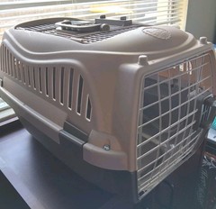Whisker City Cat Carrier and Kennel – Front Load 22″W x 12″H x 12″D Gray Taupe