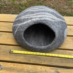 Cat Cave – Premium Felt Cat Bed for Indoor Cats, Handmade 100% Dark Gray Medium