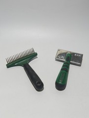 Lot Of Two Vintage Safari Stickler Brush Undercoat Rake Small & Medium Animals